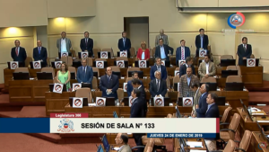 FOTO | Chile Vamos se manifiesta en la Cámara de Diputados contra Nicolás Maduro