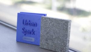 Urban Spark: estudiante chilena crea baldosas que podrían darle electricidad al país con solo pisarlas