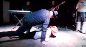 Los Kuatreros del Sur tuvieron que salir a dar explicaciones por polémico video con mujer que subió al escenario