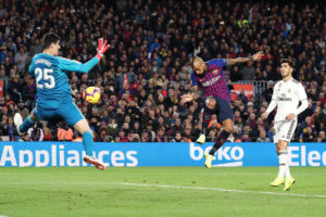 Barcelona de Arturo Vidal jugará ante Real Madrid por la semifinal de la Copa del Rey