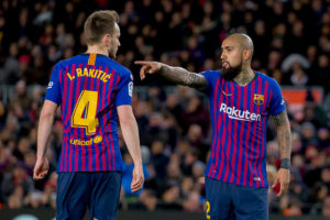 Piqué le manda mensaje a Vidal: 