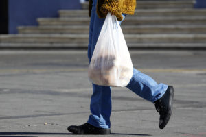 La crisis del principal fabricante de bolsas plásticas tras prohibición de uso