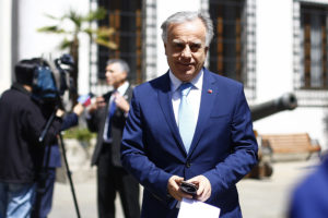 Emilio Santelices insiste en vincular aumento del VIH en Chile con extranjeros