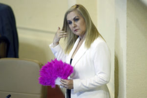 Frei Montalva: diputada Jiles le recuerda la objeción de conciencia a la PUC en ácido y comentado tuit