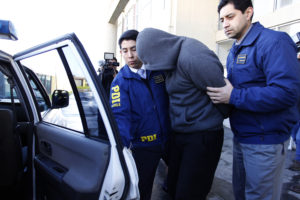 Detienen a hombre que extorsionaba a ex cliente sexual con imágenes íntimas