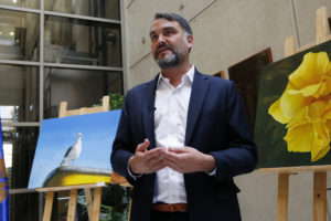 Tenso momento en el aeropuerto: Javier Macaya aterrizó en Santiago al mismo tiempo que el ex frentista Patricio Ortiz