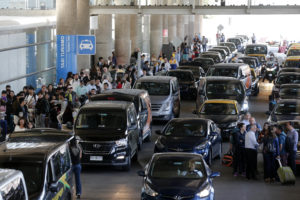 El extrañísimo letrero en el Aeropuerto Pudahuel que nadie entiende y que desde el MOP prometieron corregir