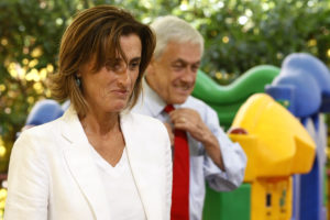 Cubillos tira sobre la mesa el CV del hijo de Larraín en medio de críticas por su contratación en puesto clave del Mineduc