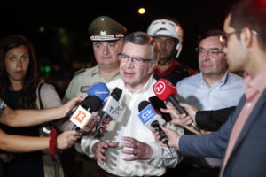 Joaquín Lavín viraliza foto de joven esposado y en el suelo acusado de intento de robo en Las Condes