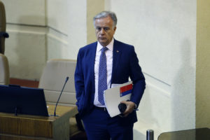 Santelices intenta apagar polémica por vincular a extranjeros con aumento del VIH: 