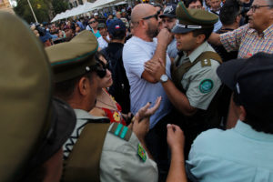 Venezolanos se enfrentaron por apoyo a Maduro en la Plaza de Armas