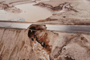 VIDEO | Lluvias en el norte: colapsó puente que une Chuquicamata con Calama