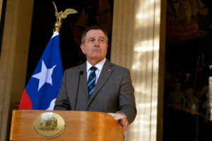 Canciller Ampuero critica 