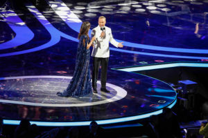 VIDEO | El momento exacto en que lanzan cortina musical para evitar pifias a la alcaldesa Reginato