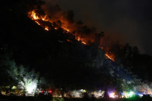 Incendio en cerro San Cristóbal: descartan presencia del Ten Tanker