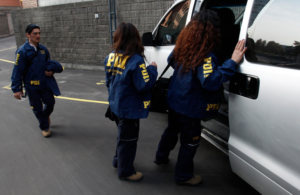 Madre mata a golpes de puños y patadas a su hija de 7 años en Puente Alto