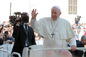 Vaticano expulsa del sacerdocio a principal cardenal de Estados Unidos por abuso sexual