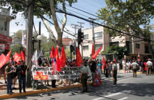FOTOS | Apoyo a Nicolás Maduro en embajada de Venezuela en Chile terminó con incidentes