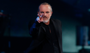 Bosé pide perdón a Bachelet 