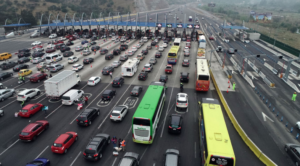 MOP llama a utilizar aplicación móvil para evitar tacos en el retorno a Santiago