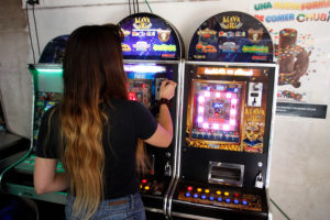 Cafetería operaba como casino clandestino en pleno centro de Santiago: administradores fueron detenidos