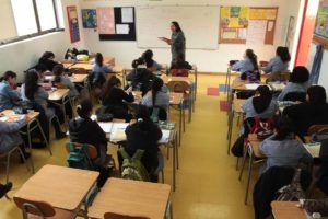 Capacitan a profesores de inglés para que hagan clases completas en ese idioma