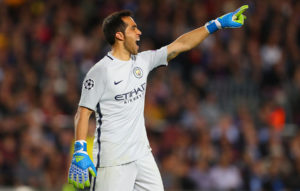Claudio Bravo fue inscrito por el Manchester City para los octavos de Champions League