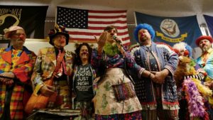 “Clownvets”: el documental chileno-estadounidense premiado en California agenda su estreno mundial
