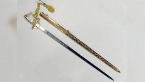 Encuentran espada robada de prócer de la aviación nacional