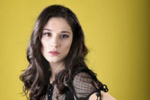 Actriz de Mega desata debate tras declararse consumidora de marihuana: 