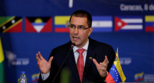 Canciller de Maduro responde a Ampuero: 