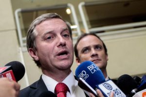 Kast terminó bloqueando a periodista de Mega que lo cuestionó por poner en duda el asesinato de Frei Montalva