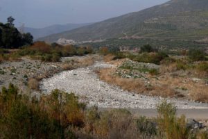 Petorca: desenterraron tubería de empresa agrícola que robaba agua del río