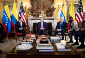 Vicepresidente de EE.UU. asegura apoyo absoluto a Juan Guaidó