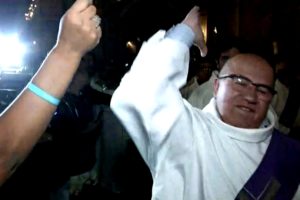 VIDEO | Iglesia se disculpó por violenta reacción de diácono con una mujer en la Catedral