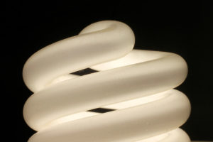 Comisión Nacional de Energía confirma alza en cuentas de la luz: sería del 18%