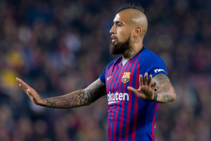 Arturo Vidal reaccionó con emojis en Twitter a la llave del Barcelona con Manchester United por Champions League