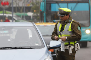 Cámara aprobó aumentar sanciones a quienes manejen hablando por celular