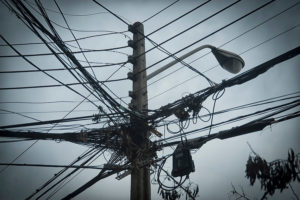 Clientes de empresas eléctricas deberán pagar mil millones de dólares por cambio de medidores