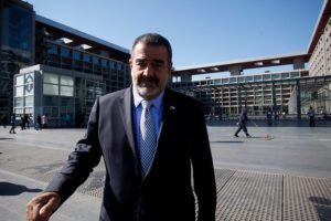 Luksic escucha Paloma Mami y cuenta qué canción agregó a su lista de Spotify