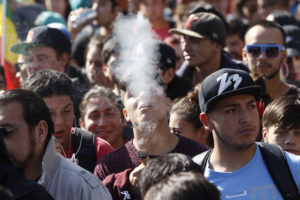 Escolares chilenos lideran consumo de tabaco, cocaína y marihuana en América