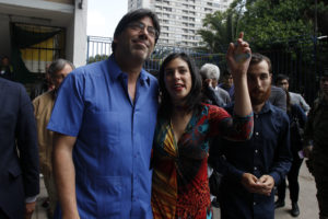 Karol Cariola se lanza contra 