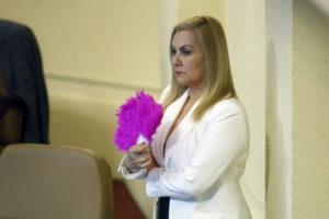 “Esta es la lista completa”: Pamela Jiles viraliza nombres de diputados que aprobaron el cobro por medidores