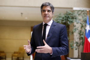 El afiche de la polémica: diputado Fuenzalida viraliza gráfica de “niño delincuente” y se lleva cientos de respuestas