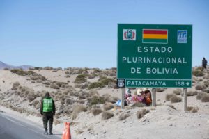 Detienen a cinco policías bolivianos en medio de investigación por muerte de 