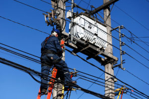 Enel entrega generadores a clientes con pacientes electrodependientes por Día del Joven Combatiente