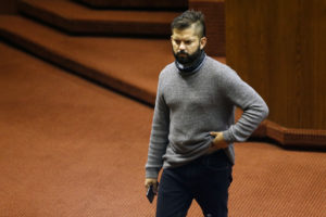 Boric por frase de Piñera sobre “patada en el traste” a niños: 