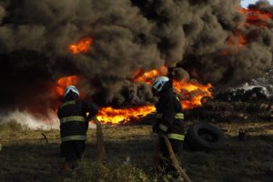 Los colegios de La Pintana y Puente Alto que suspendieron sus clases por incendio que generó nube tóxica