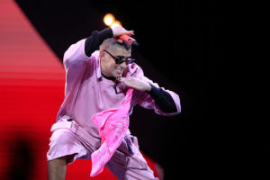 VIDEO | Bad Bunny se quedó hablando con el público cuando se acabó la transmisión