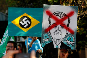 FOTOS | Manifestación contra visita de Bolsonaro en Paseo Bulnes